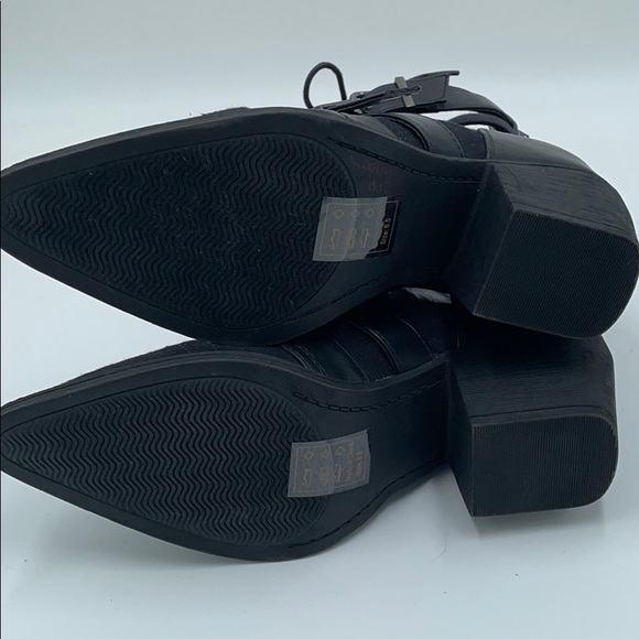 - Shoe Republic LA Blk Chelsea Chunky Ankle Booties - Picture 8 of 9